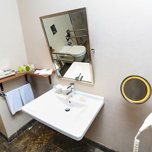 Standaard Kamer met een Queen Size Bed met de Toegang voor Gehandicapten